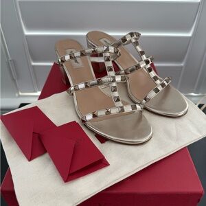 Valentino garavani Metallic Leather rockstud sandals size 38.5 made in Italy